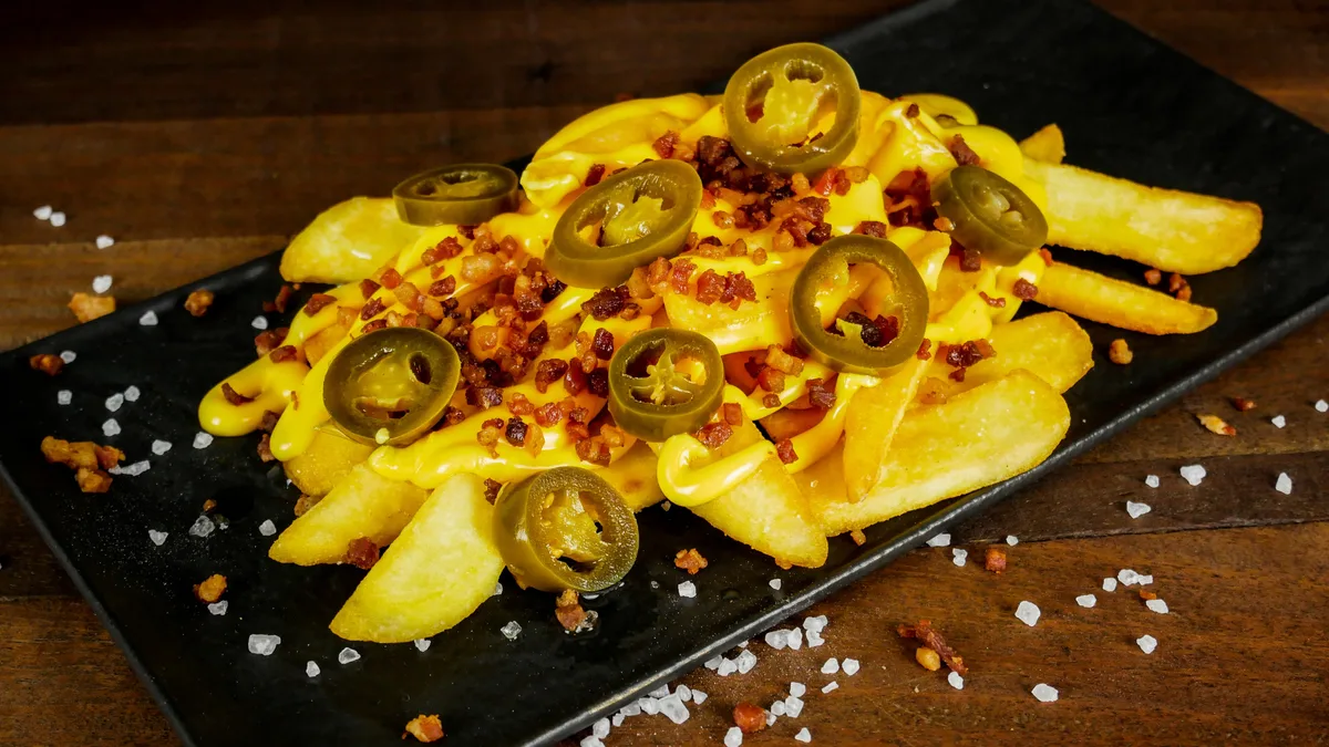 Cheddaros, baconos, jalapenos sültkrumpli