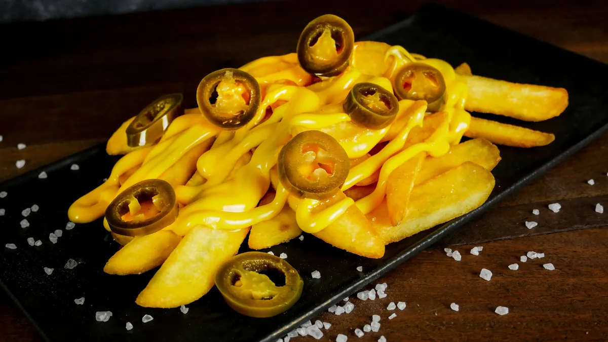 Cheddaros, jalapenos sültkrumpli
