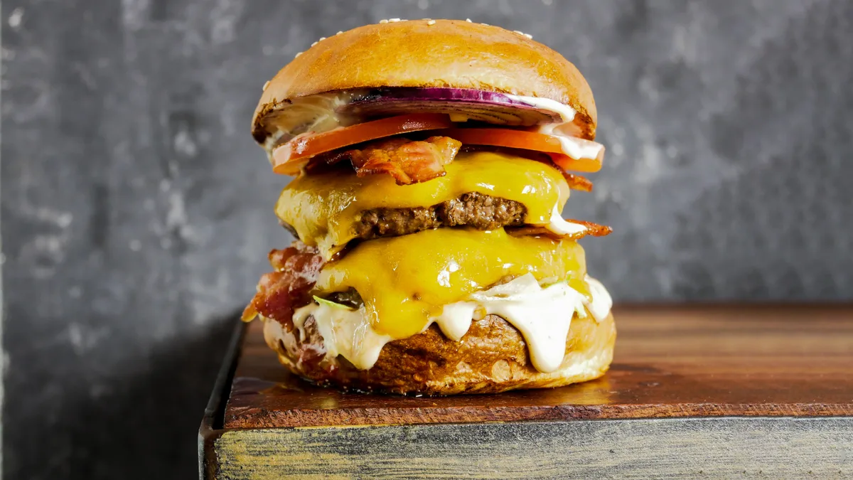 Dupla Sajt-Bacon burger