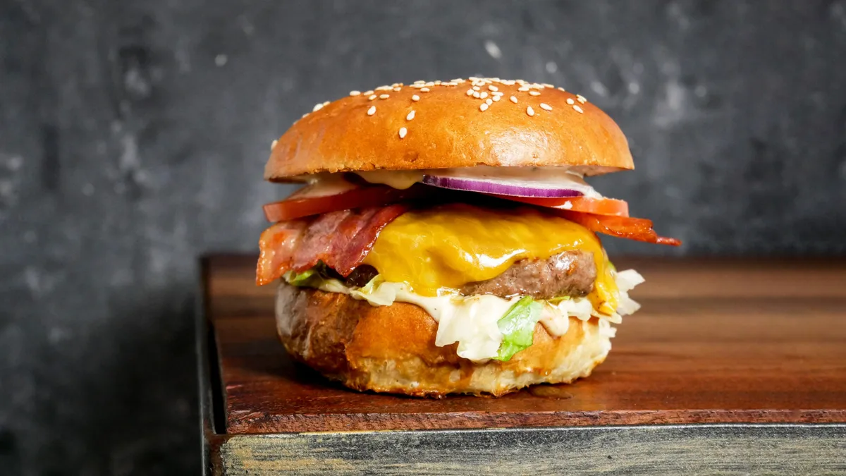 Sajt-bacon burger