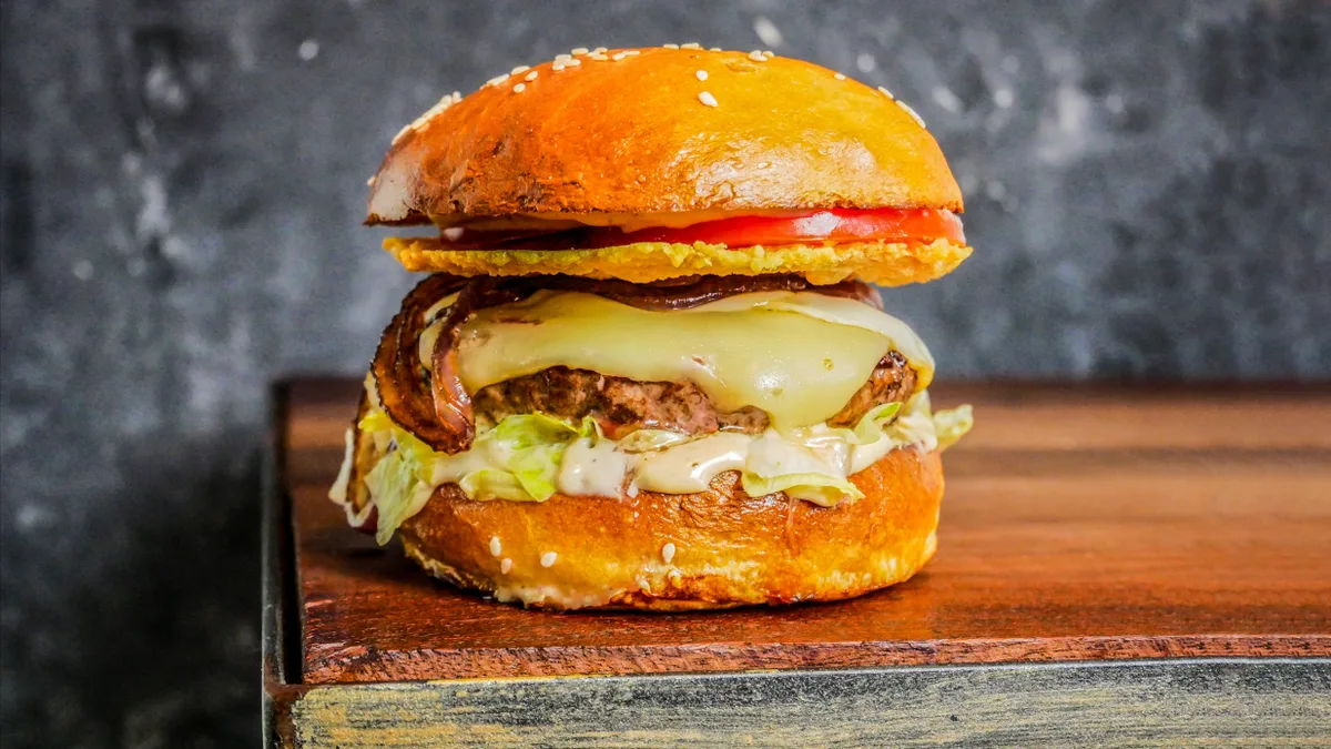 Tripla Sajt burger
