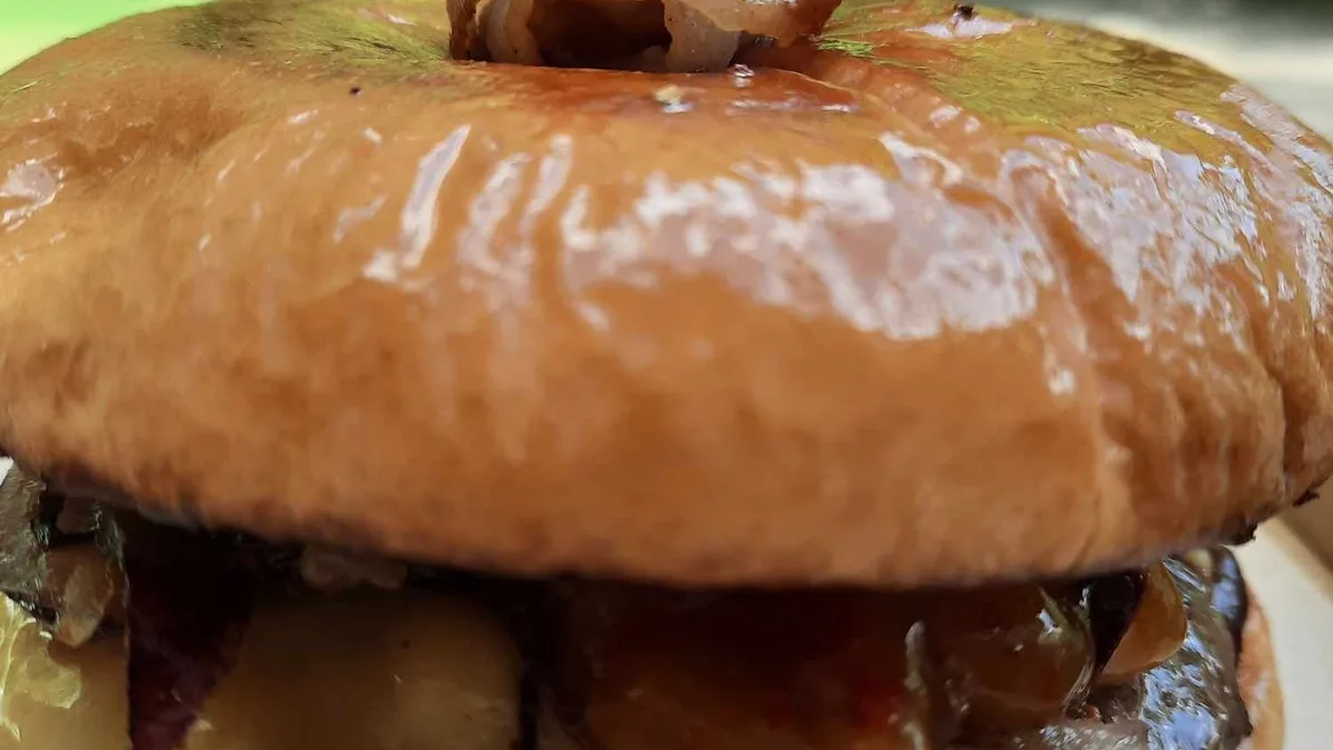 Füstifecske burger