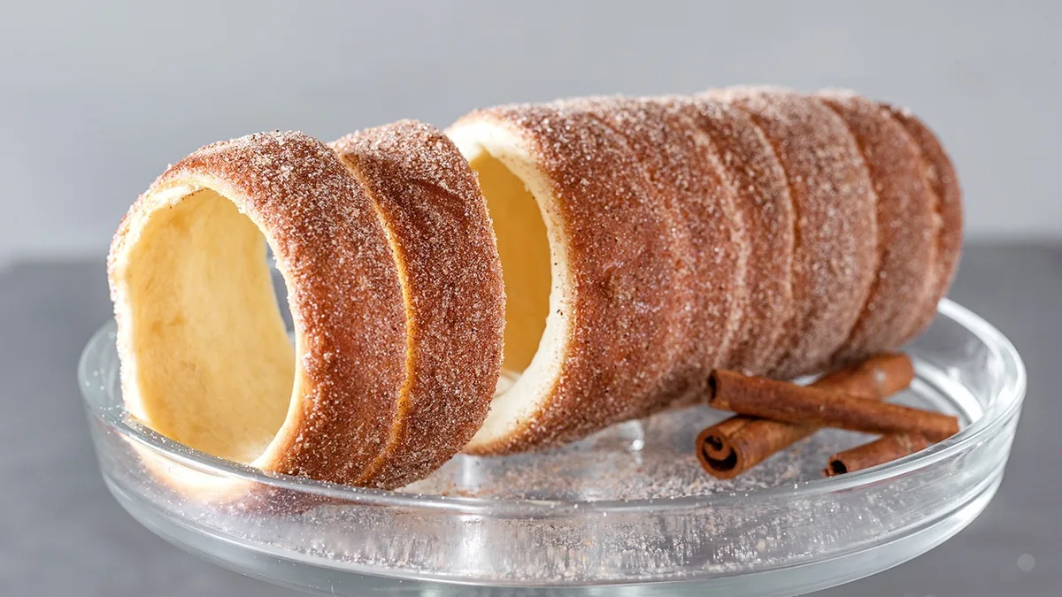 Vegan Cinnamon Chimney Cake