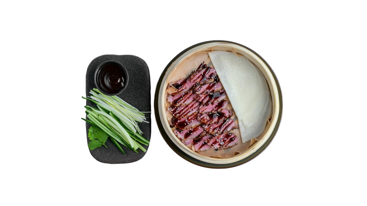 Rață peking cu clătite de orez, castraveți, ceapă verde și sos hoisin (340 g)