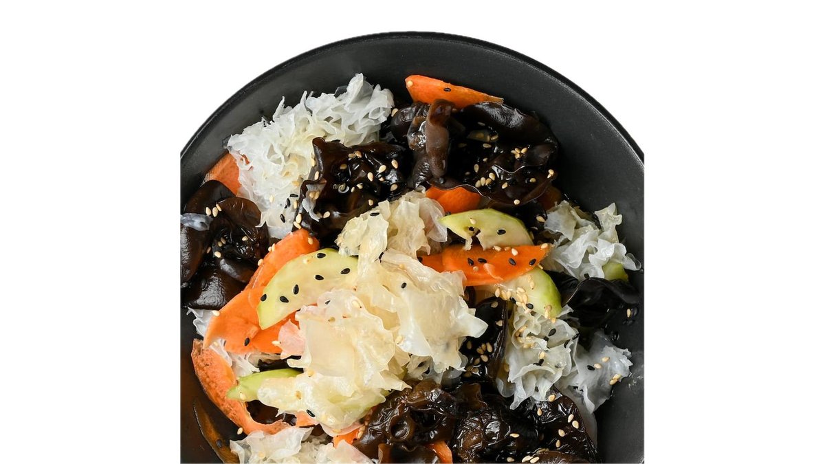 Salată cu ciuperci urechi de lemn și legume în marinat asiatic (300 g)