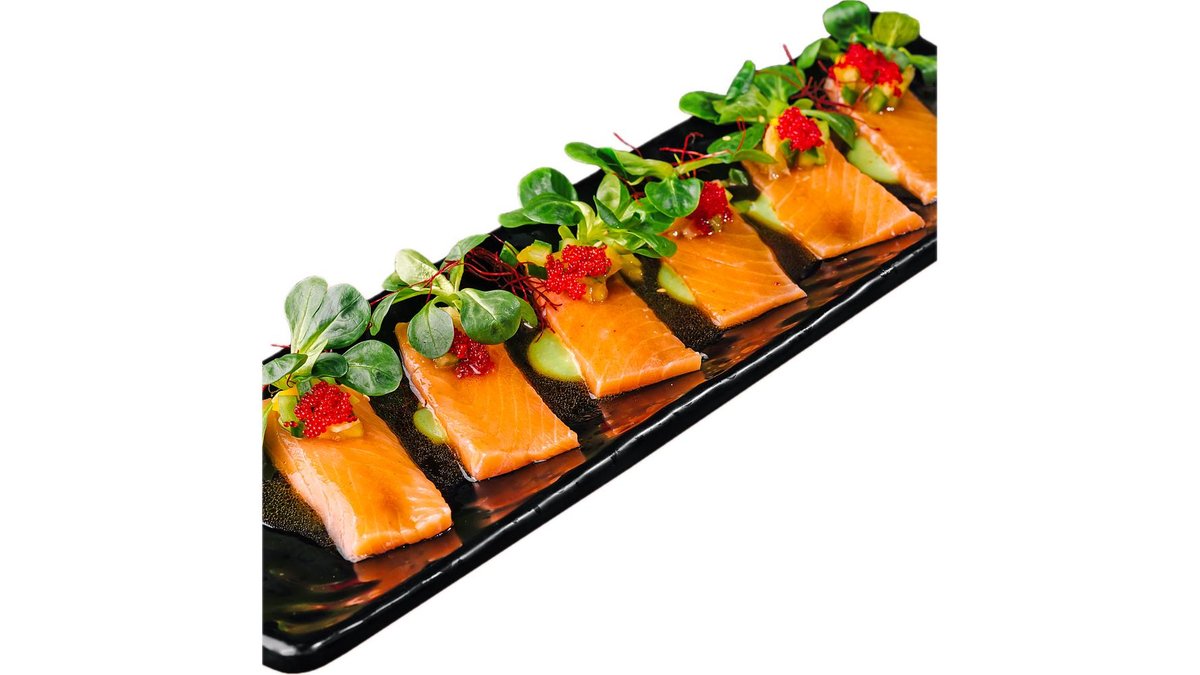 Sashimi din somon cu sos yuzu și chutney de mentă (100 g)