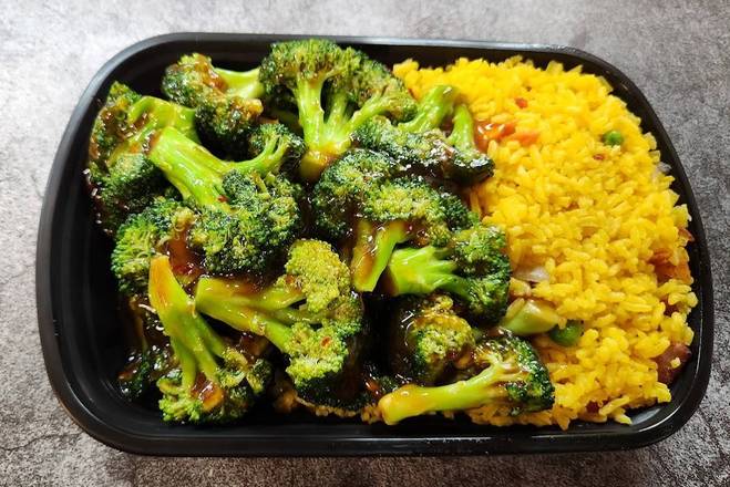 C28 Broccoli with Garlic Sauce 鱼香芥兰