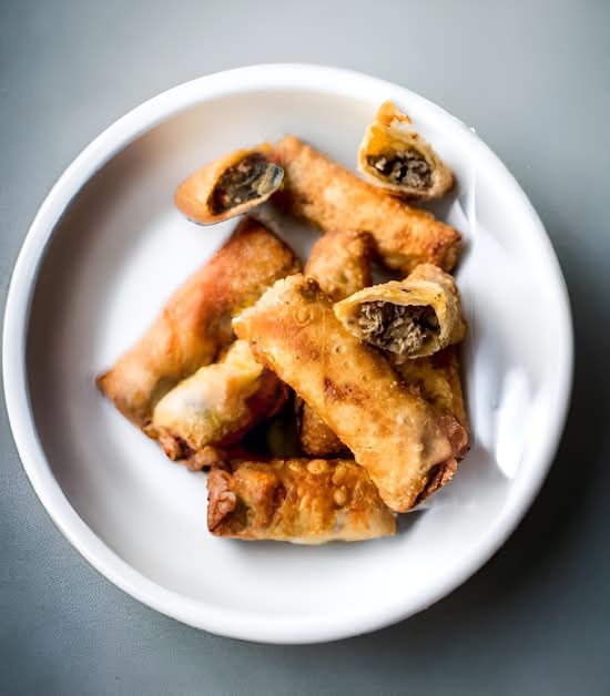 CHEESE STEAK EGG ROLL 牛卷