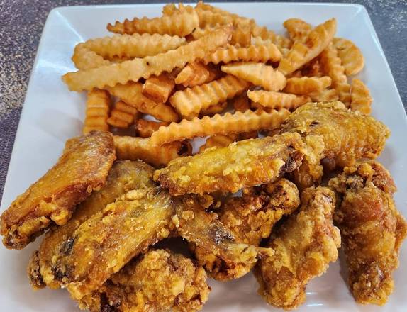 Fried Chicken Wings (8 pcs) with French Fries 鸡翅8/薯条