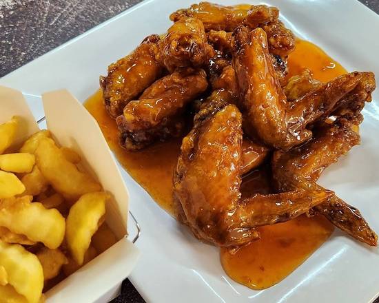 Honey Hot Wings (10 pcs) with French Fries 蜜辣鸡翅/薯条