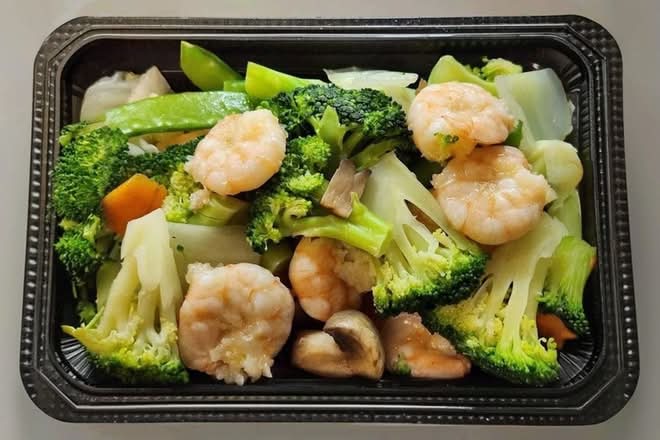 Steamed Shrimp with Mixed Vegetables 水煮杂菜虾大
