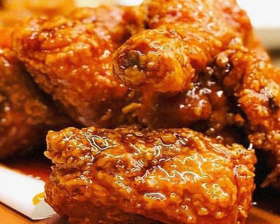 A4.Chicken Wings with Garlic Sauce (4 pcs)