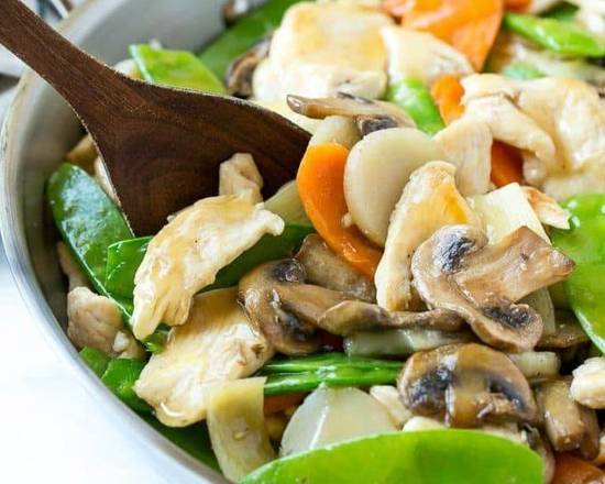 C16.Moo Goo Gai Pan