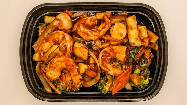 S10 Shrimp and Scallops w. Chili Sauce