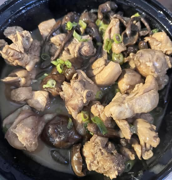 Chicken with Dried Mushrooms （Bone)小鸡炖蘑菇