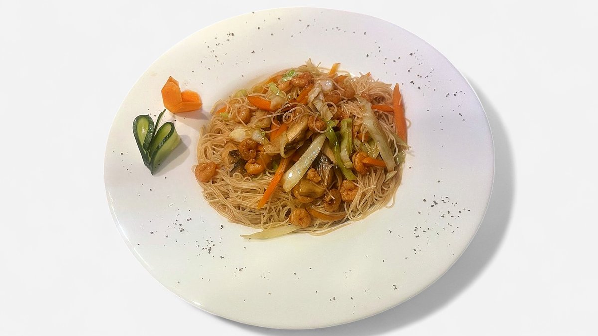 Noodles chinezești cu creveți și legume