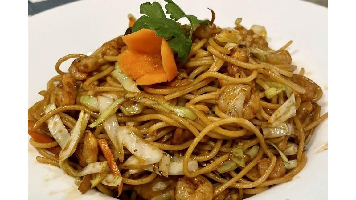 Spaghete cu creveți și legume