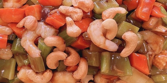 Chicken w/ Cashew Nuts