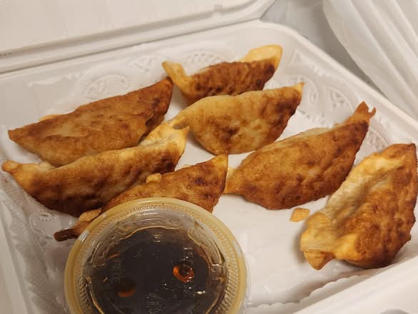 Pan-Fried Dumpling (8 pcs)