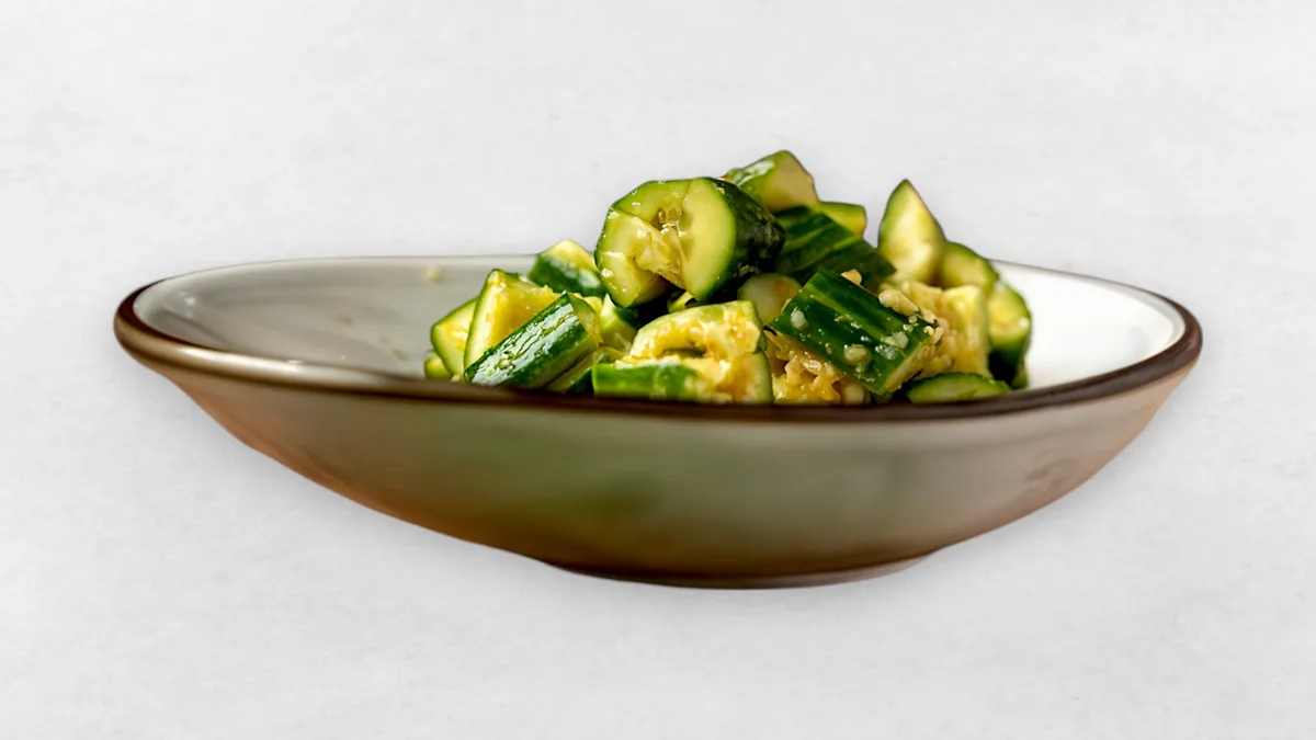 Marinierter Baby-Gurkensalat