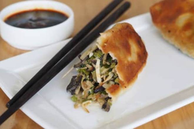 Dongbei Vegetarian Long Pot Stickers (3) (vg)