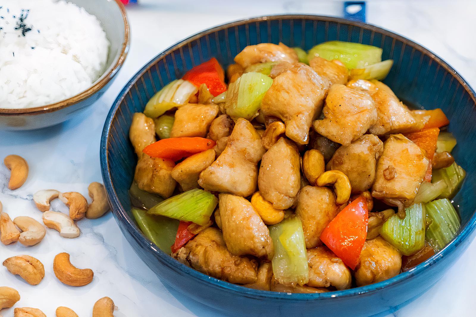 L12. Chicken with Cashew Nuts / 腰果鸡