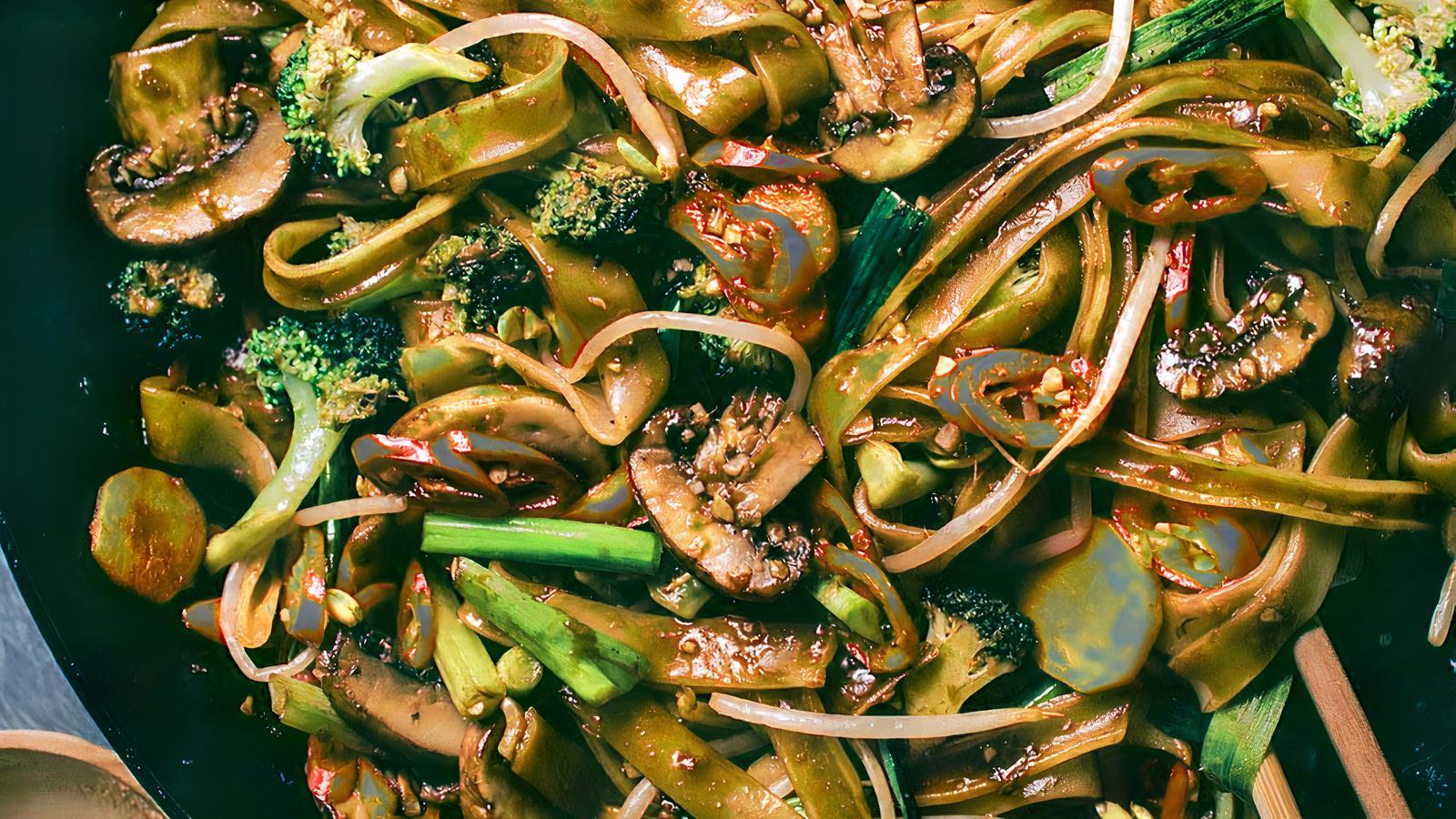 Vegetable Mei Fun or Ho Fun