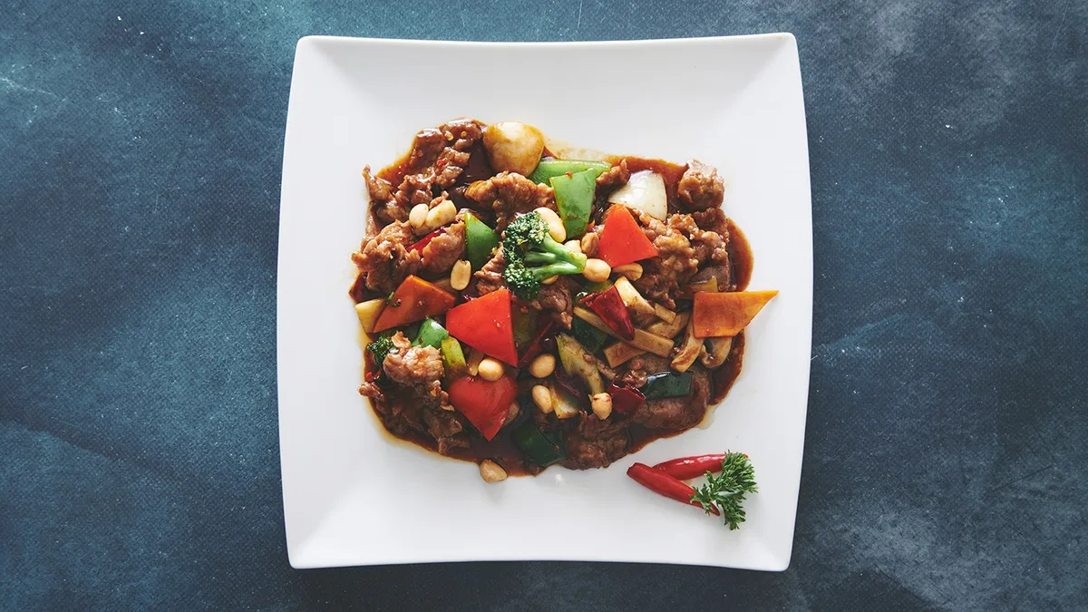 F2. Oksekød Med Grøntsager I Chilisauce 🌶️