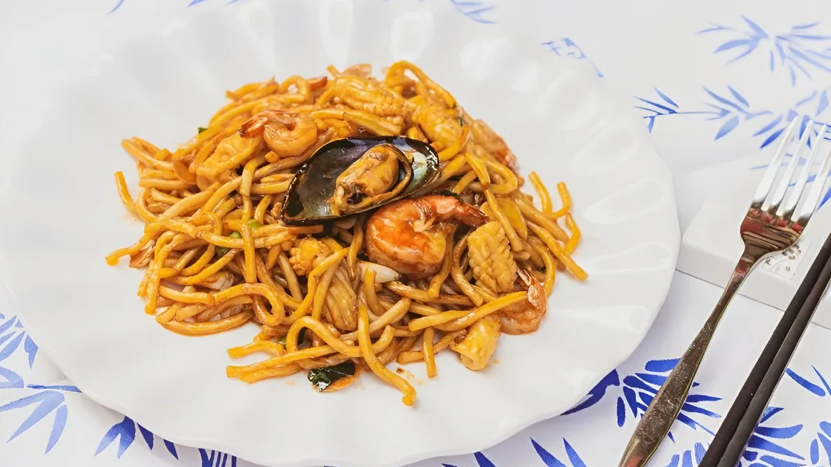 Жареная лапша  с морепродуктами
