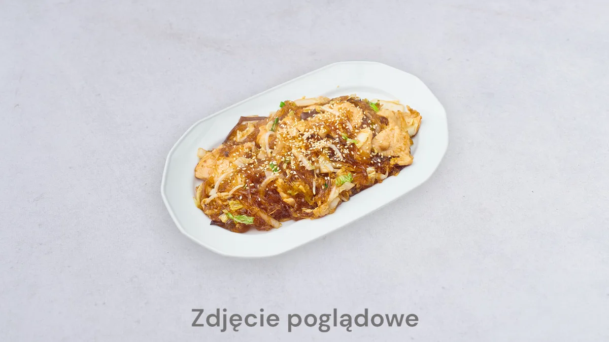 Kuleczki z makaronem sojowym i warzywami w sosie sojowym