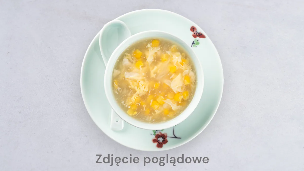 Rosół z kurczakiem i jajkiem