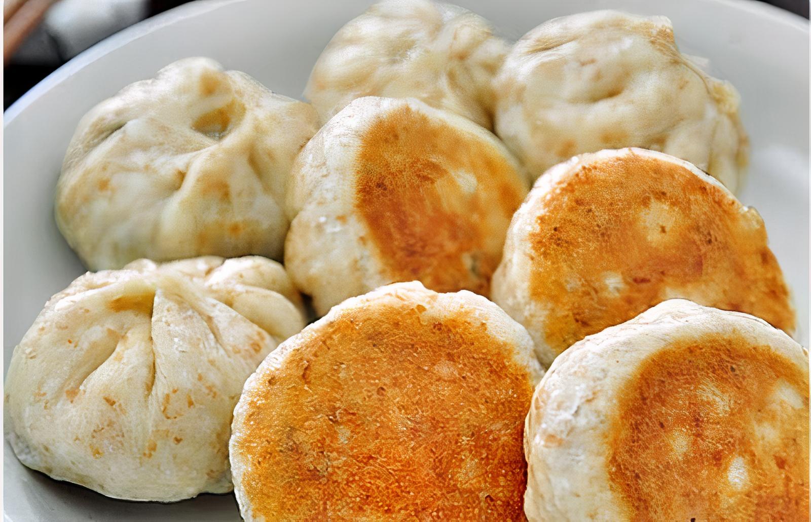 水煎包 Pan Fried Steamed Dumplings