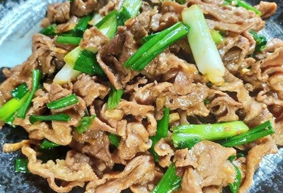 葱爆羊 Sautéed Lamb Slices with Scallion