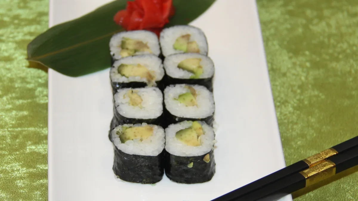 Avocado Maki Roll (8 pcs.)