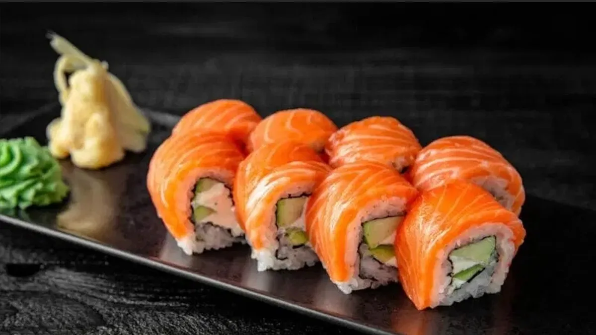 Philadelphia Roll with Smoked Salmon (8 pcs.)