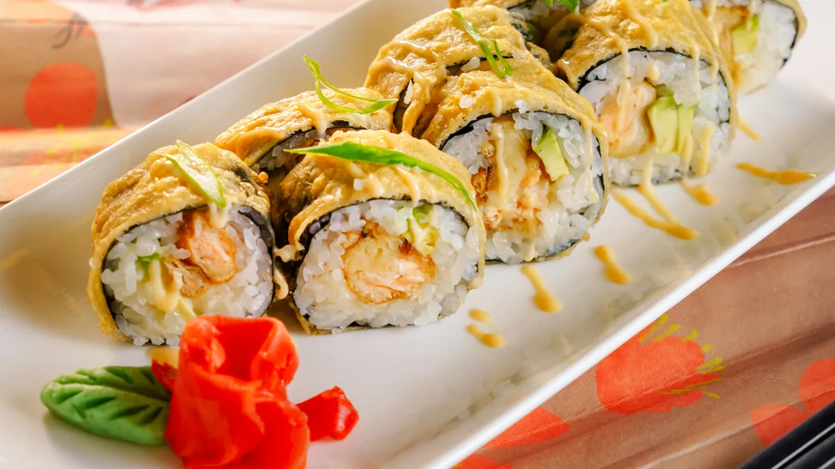 Salmon Tempura Hot Roll (8 pcs.)