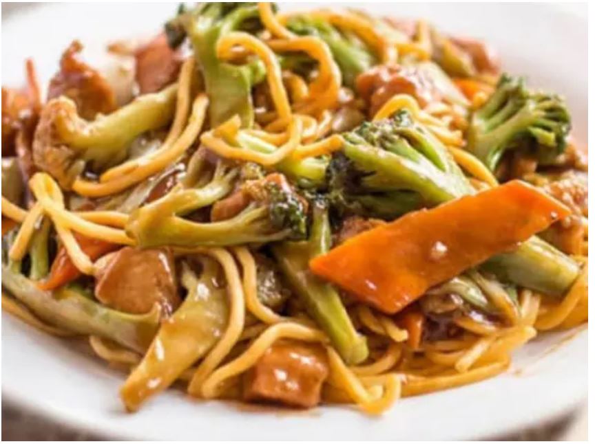 MACARRÃO CHOP SUEY VEGETARIANO