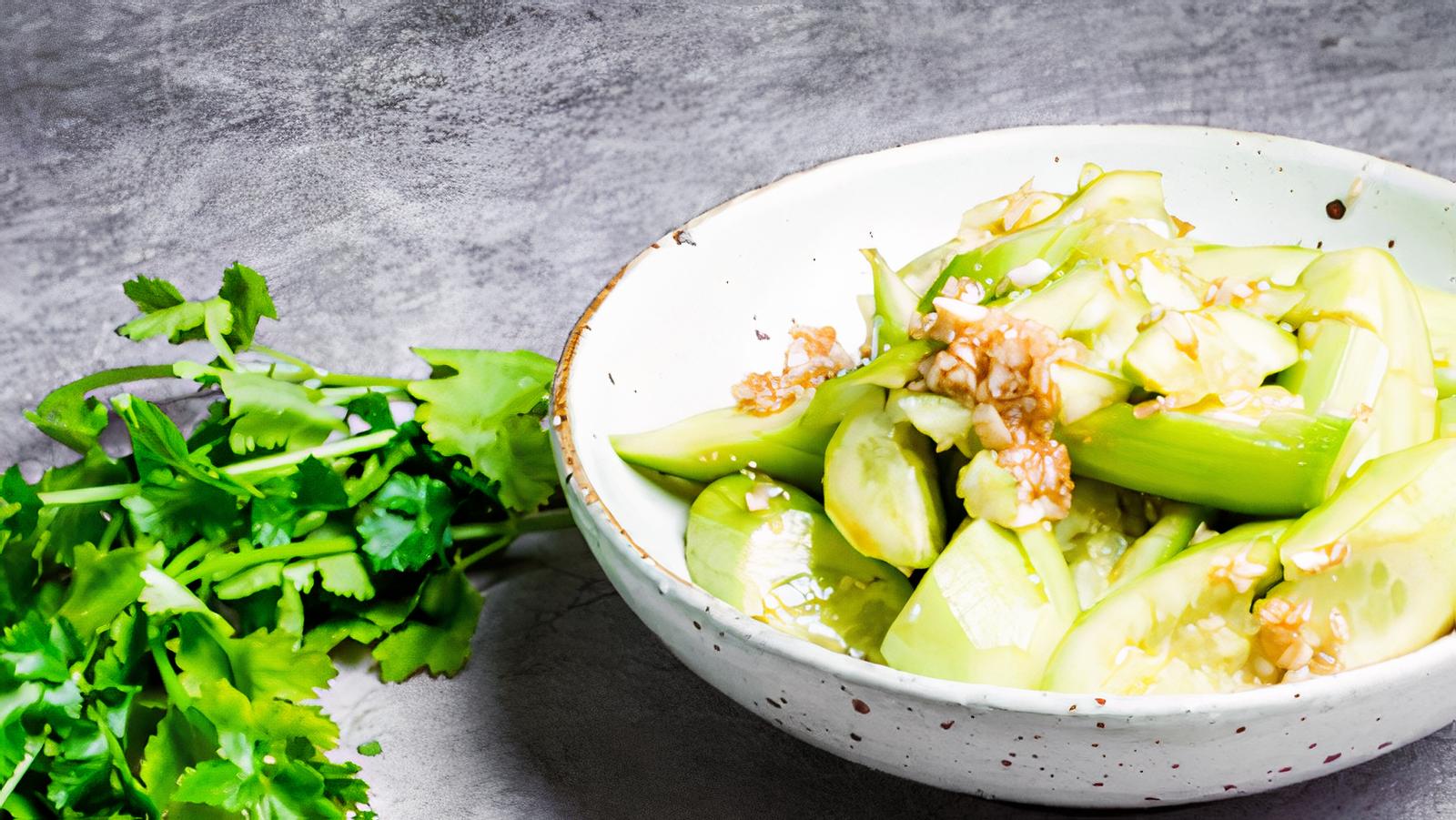 19. Cucumber Salad / 凉拌黄瓜
