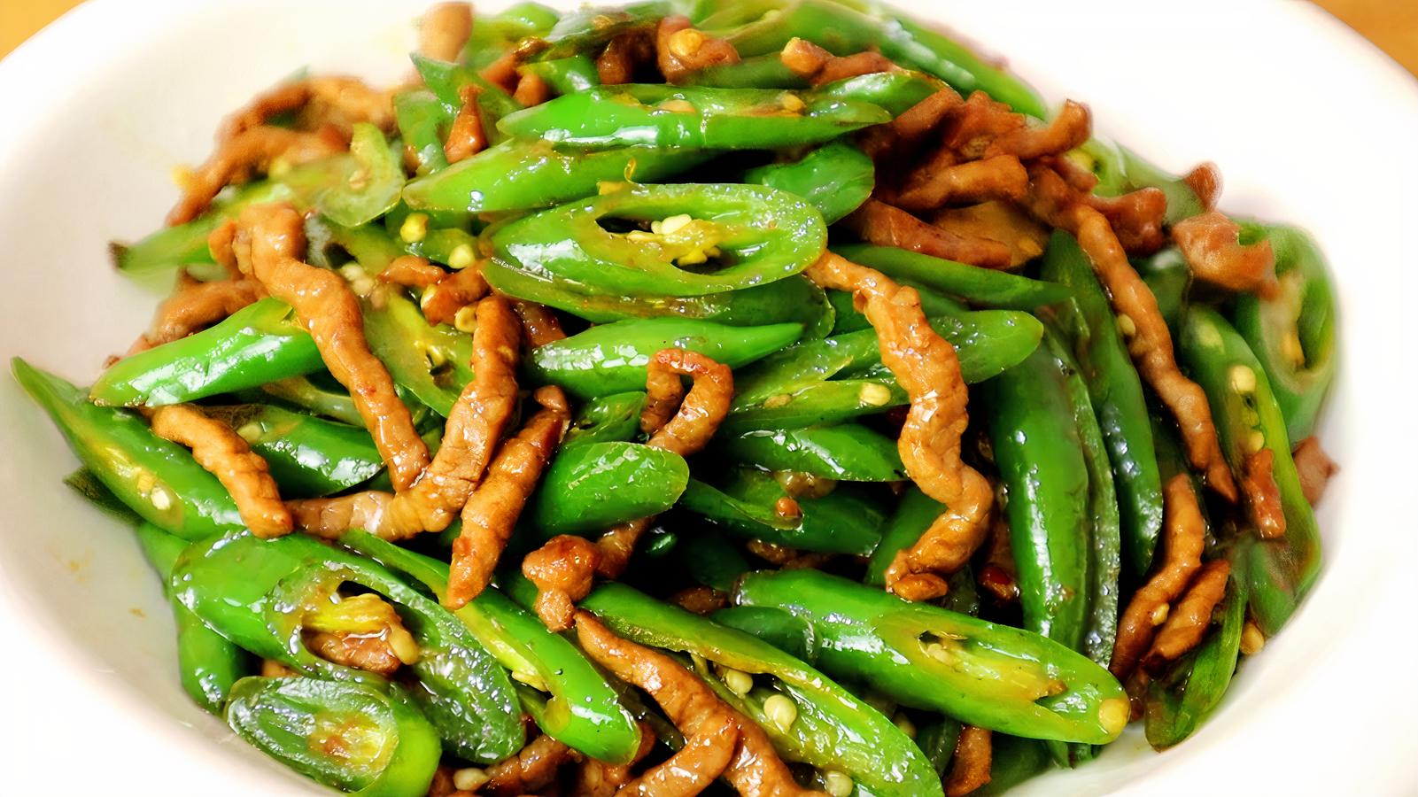 305. Shredded Pork with Hot Peppers / 尖椒肉丝