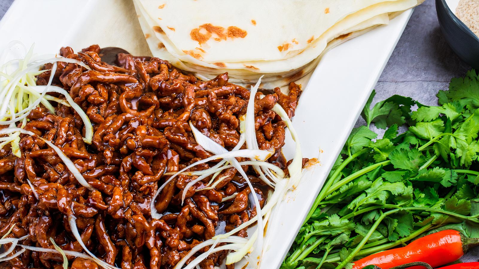 614. Beijing Pork with Mini Pancakes / 京酱肉丝配小饼