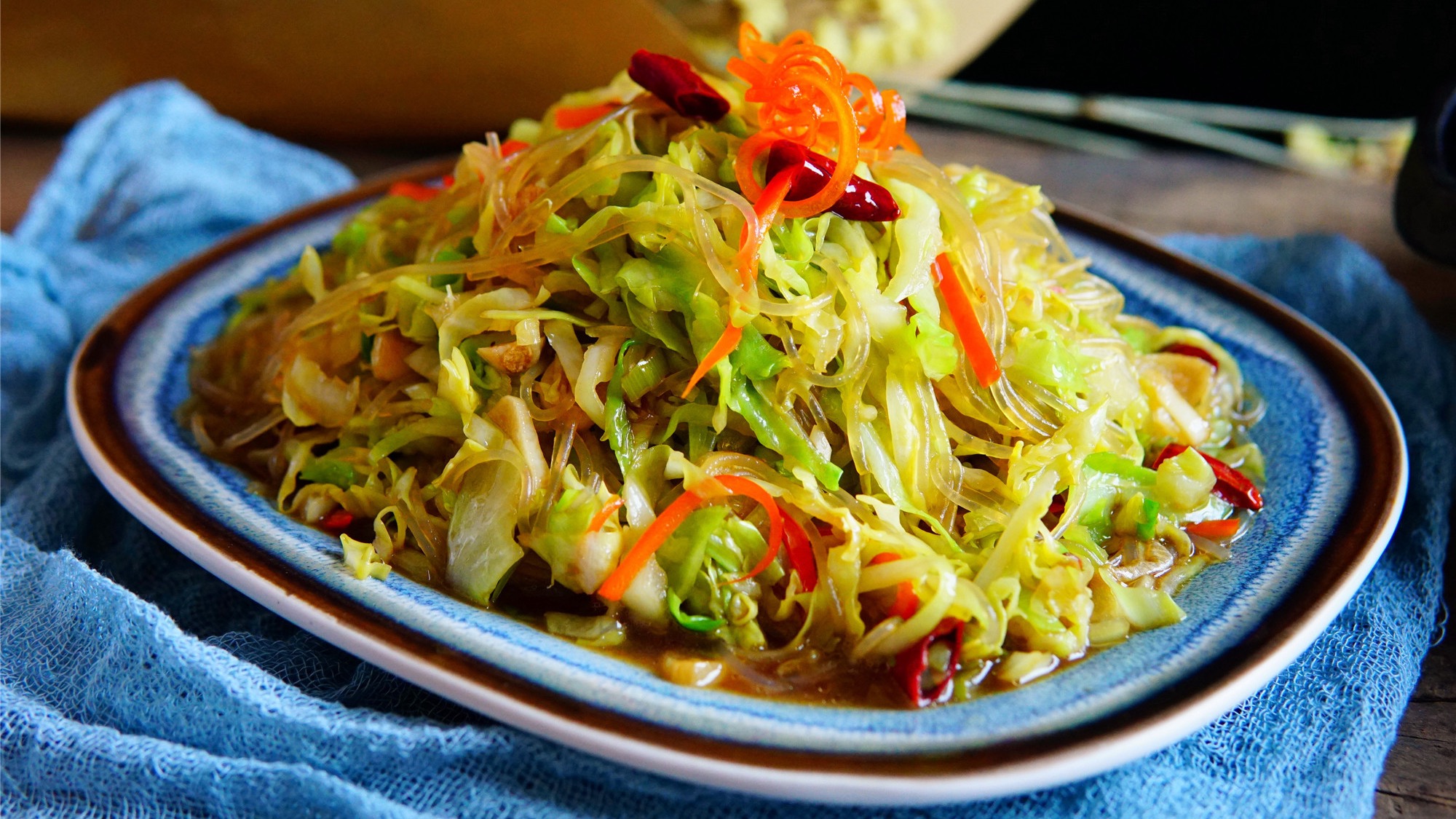 7. Sautéed Cabbage and Vermicelli Stir-fry / 粉丝圆白菜