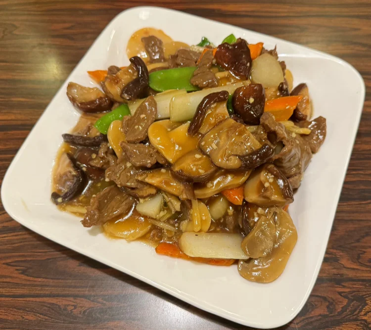 Black Mushroom with Beef（黑蘑菇牛）