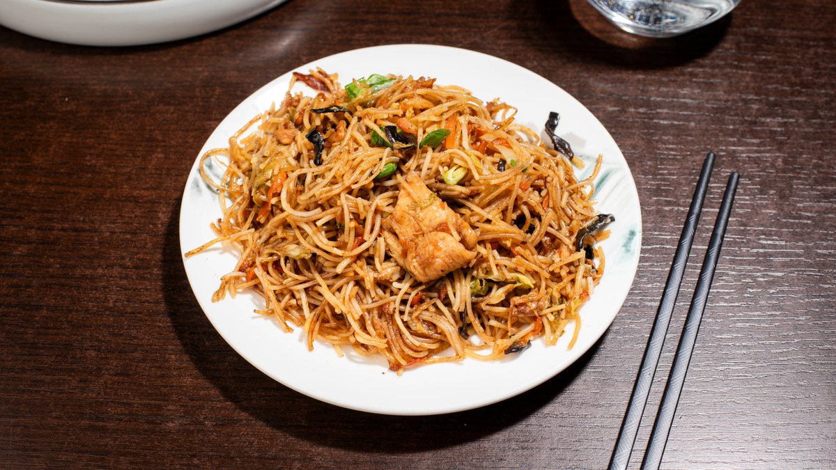 Spaghete de orez cu pui