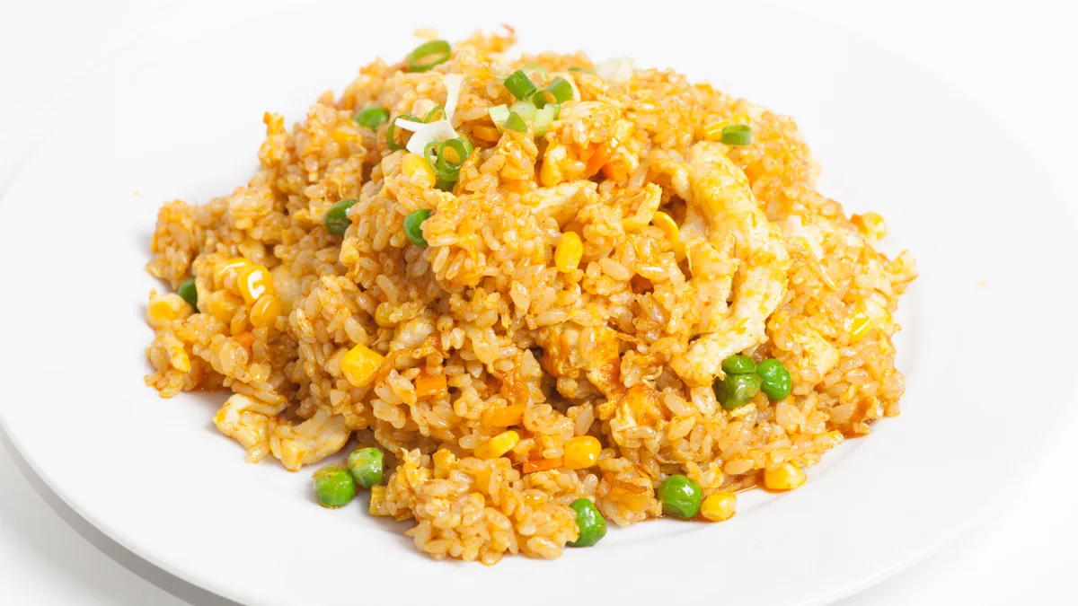 Nasi s piletinom i curryjem
