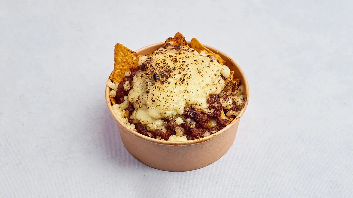 NACHOSY ZAPIEKANE Z CHORIZO ,CHIPOTLE I CHEDDAREM