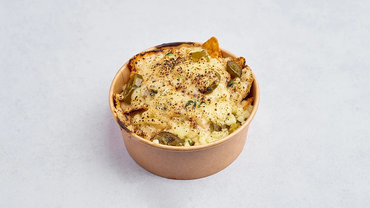 NACHOSY ZAPIEKANE Z SOSEM SEROWYM  I JALAPENO