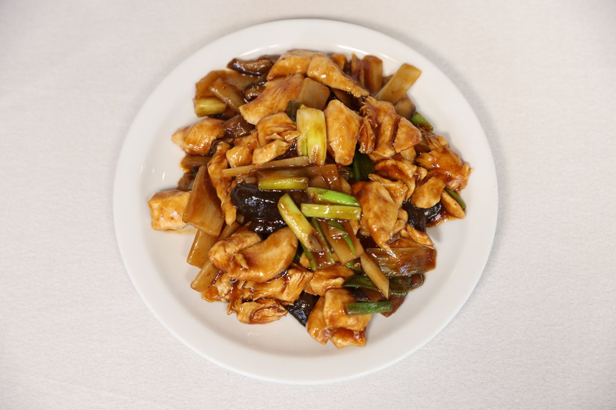 38. Chicken with Cantonese Sauce 🌶