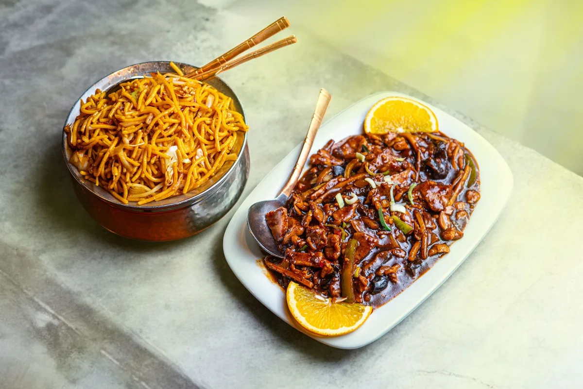 ⭐️ 710.  Pork with black pepper and vegetable noodles