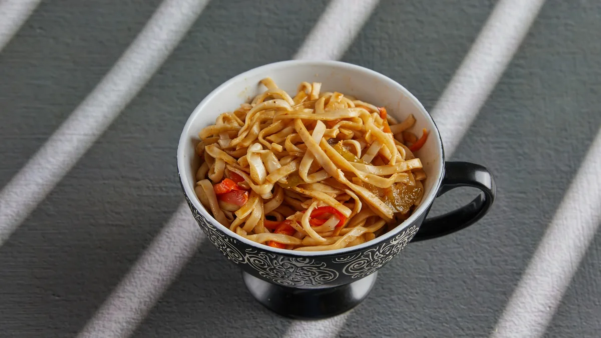 Φαρδιά Noodles Αυγού
