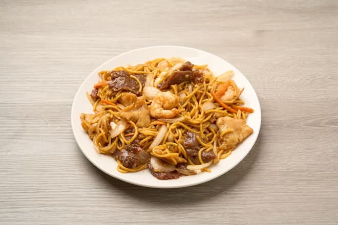 L1. Combo Lo Mein